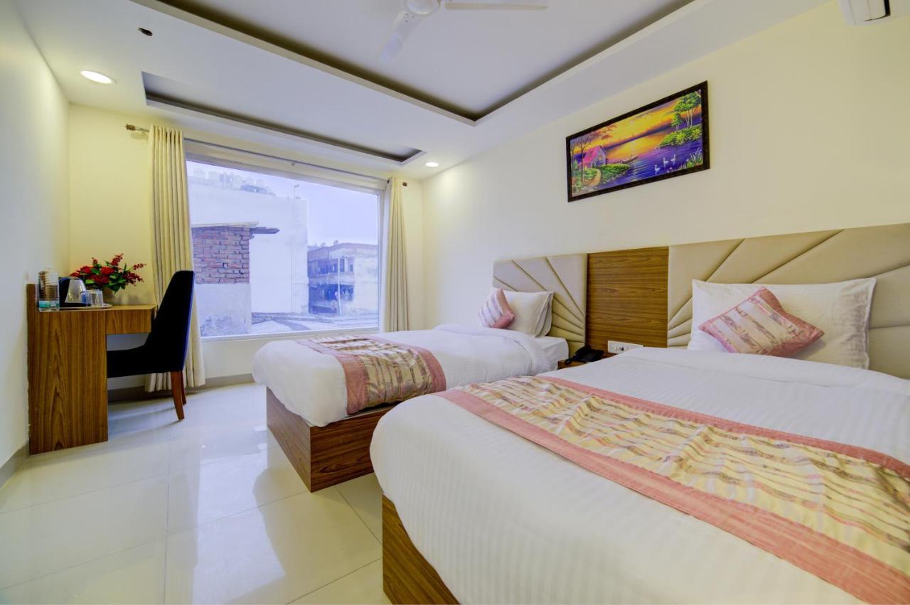 Hotel D'Capitol - Delhi Airport 新德里 外观 照片